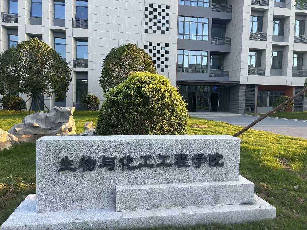 新泰市扬州职业大学体育场高杆灯项目
